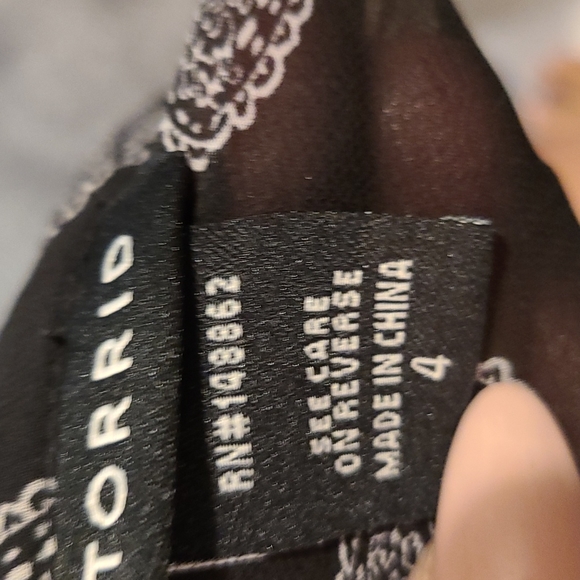 💥SOLD💥Torrid Paisley Heart Chiffon Blouse - Picture 6 of 7